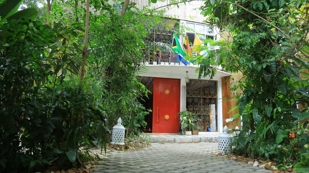 אבידג'אן Bushman Cafe Hotel מראה חיצוני תמונה