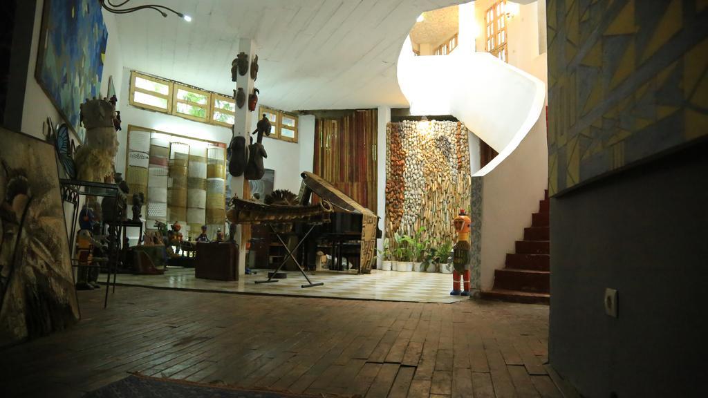 אבידג'אן Bushman Cafe Hotel מראה חיצוני תמונה