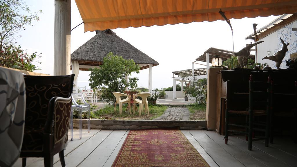 אבידג'אן Bushman Cafe Hotel מראה חיצוני תמונה