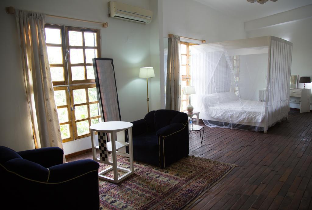 אבידג'אן Bushman Cafe Hotel מראה חיצוני תמונה