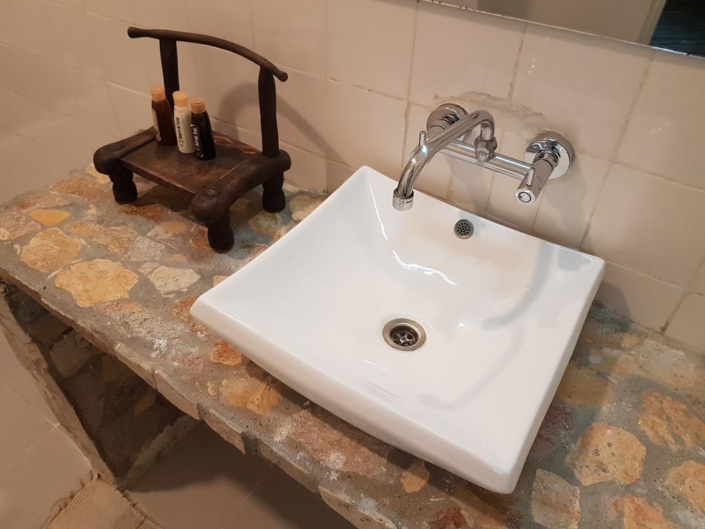 אבידג'אן Bushman Cafe Hotel מראה חיצוני תמונה